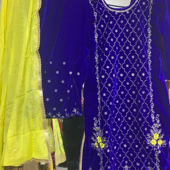 Valvet suits in small to Med sizes - Picture 3 of 16